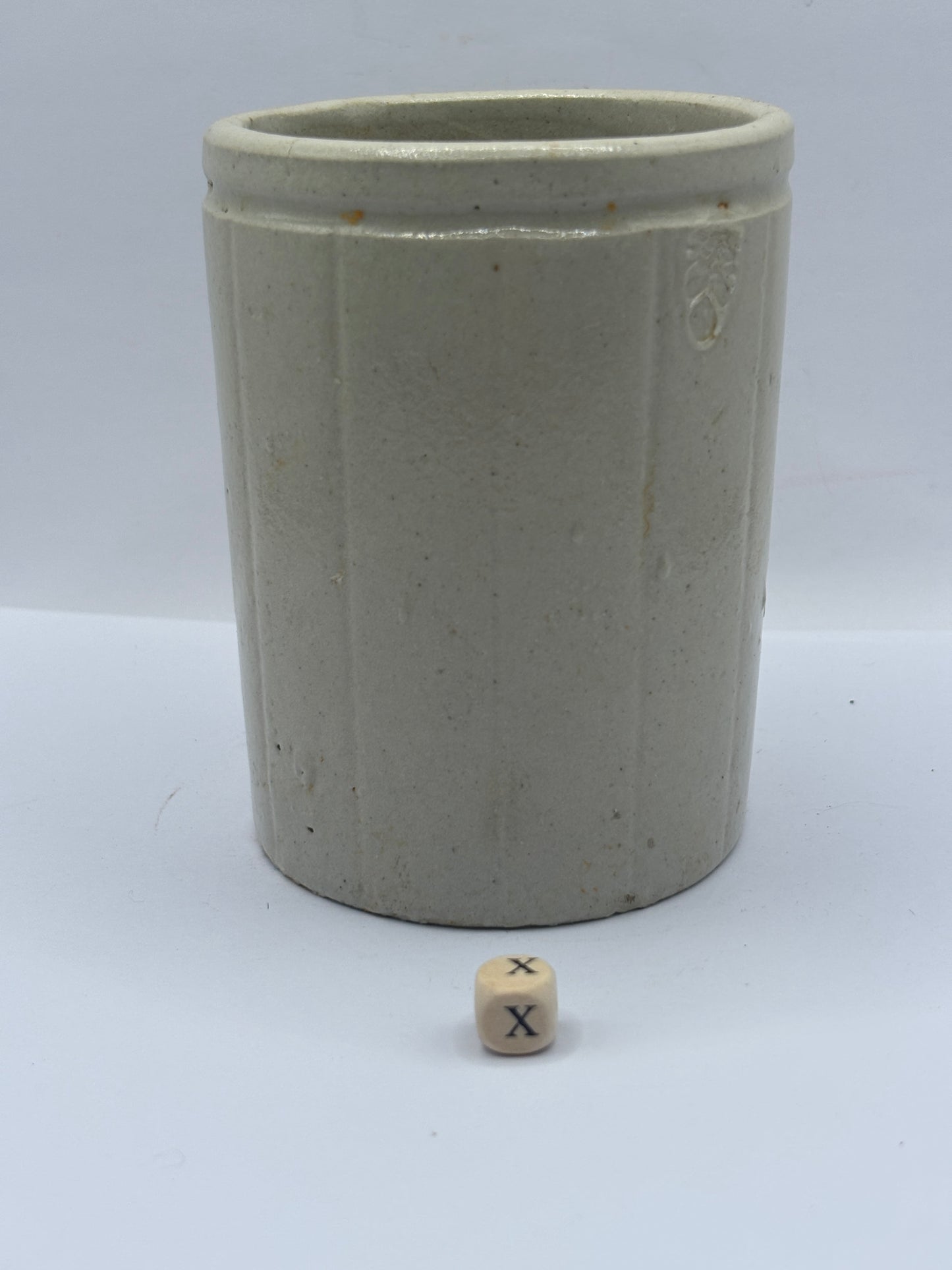 Old 1lb ribbed stoneware jam pot (x)