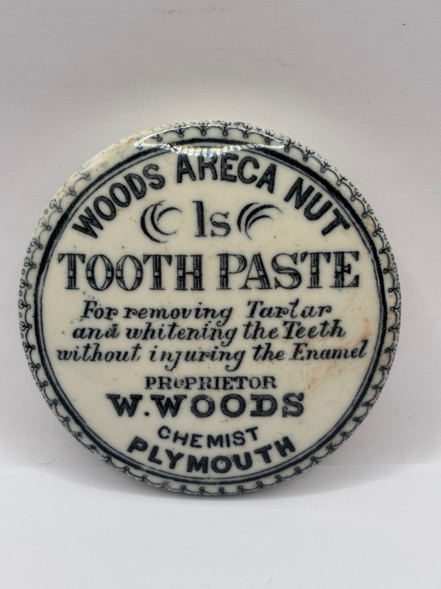 old advertising lid, Woods areca nut toothpaste (different variation 1S)