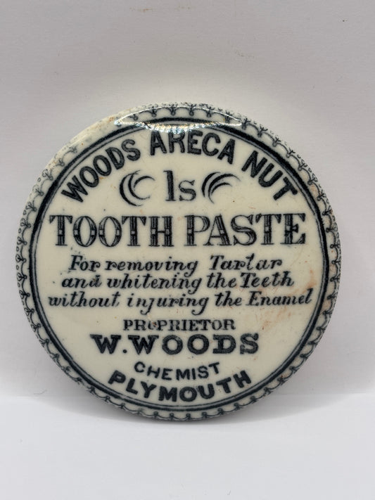 old advertising lid, Woods areca nut toothpaste (different variation 1S)
