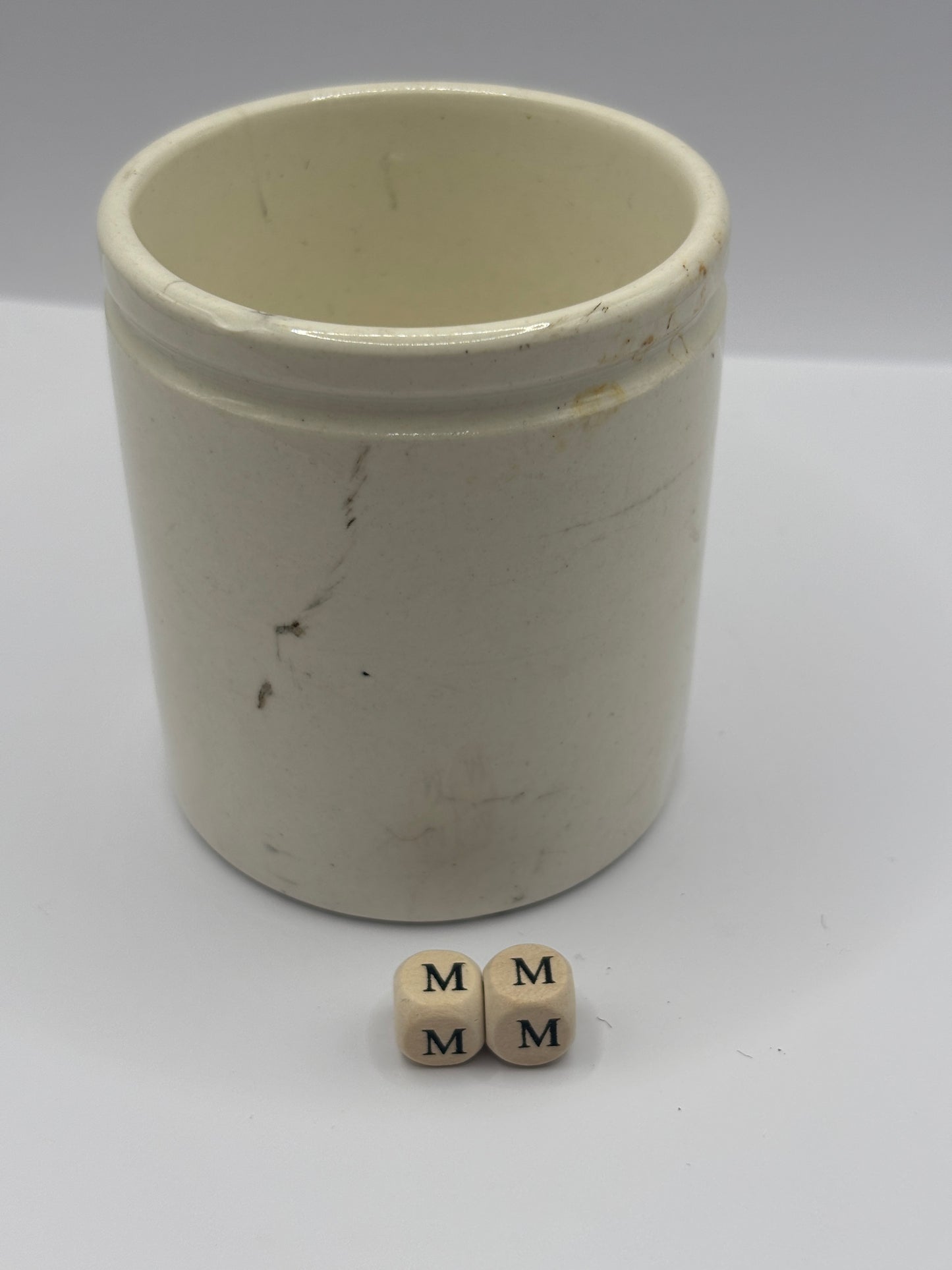 Old chunky stoneware pot (mm)